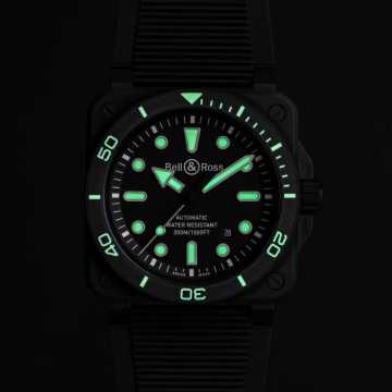 Foto Lume Orologio Bell&Ross BR-03 Diver Black Matte Ceramic