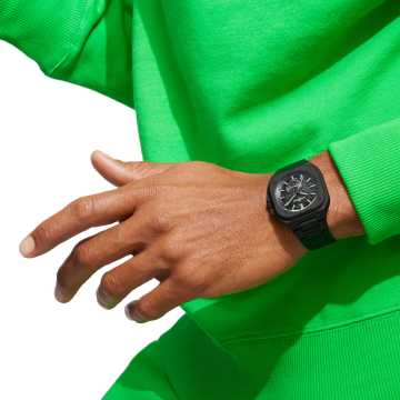 Foto Polso Orologio Bell&Ross BR 05 Skeleton Black Lum Ceramic 