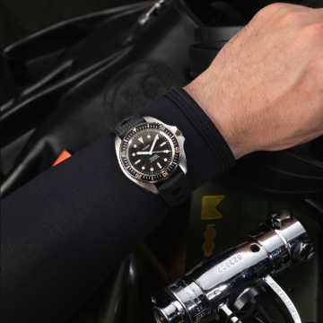 Foto Polso Orologio HGP Diver 200M Automatic Commando Nero Gomma