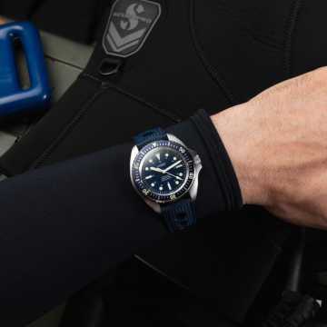 Foto Polso Orologio HGP Diver 200M Automatic Commando Blu Gomma