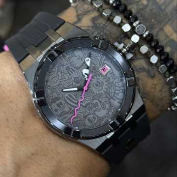 Foto Polso Orologio Maurice Lacroix Aikon Quartz Wotto 