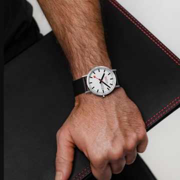 Foto Polso Orologio Mondaine Classic Day-Date 40mm