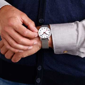 Foto Polso Orologio Mondaine Evo2 Automatic FS103