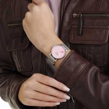 Foto Polso Orologio Mondaine Evo2 Wild Rose