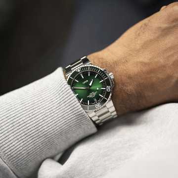 Foto Polso Orologio Oris Aquis Date 400 7763 4157 - 07 8 24 09PEB