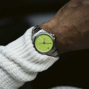 Foto Polso Orologio Oris Propilot X Kermit Edition