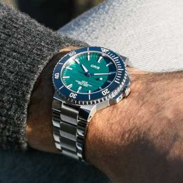 Foto Polso Orologio Oris Yangtze Jiangtun Limited Edition