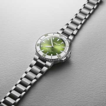 Foto Profilo Orologio Oris Aquis Date Watermelon Collection