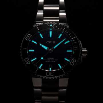 Foto Luminescenza Orologio Oris Aquis Date 01 733 7766 4135-07 8 22 05PEB