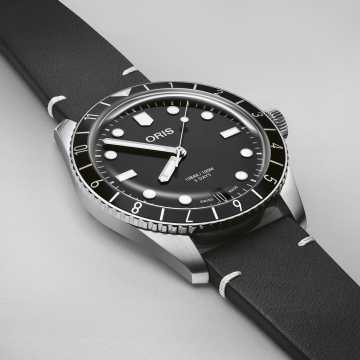 Foto Profilo Orologio Oris Divers Sixty-Five 12H Calibre 400