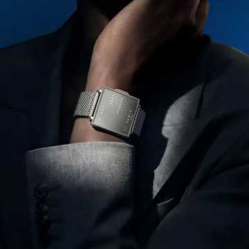 Foto Polso Orologio Qlocktwo W Fine Steel