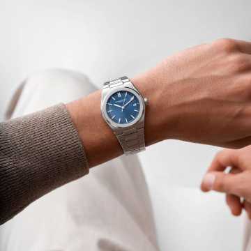Foto Polso Orologio Raymond Weil A.R.T Date 1000-ST-50001
