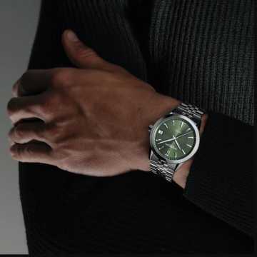 Foto Polso Orologio Raymond Weil Freelancer Data Verde
