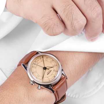 Foto Polso Orologio Vulcain Cricket Classique