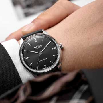 Foto Polso Orologio Vulcain Grand Prix Black