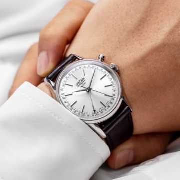 Foto Polso 2 Orologio Vulcain Cricket President 39 mm Bianco 