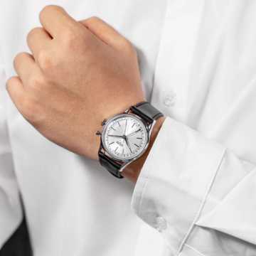 Foto Polso 3 Orologio Vulcain Cricket President 39 mm Bianco 