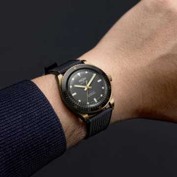 Foto Polso Orologio Vulcain Skindiver Bronze