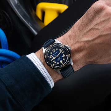 Foto Polso Orologio Wolbrook Skindiver II Automatic 23-S2AJ-034-RB1-BLU-CXO