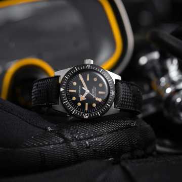 Foto Profilo Orologio Wolbrook Skindiver 38 mm 25-SA38-003-RB1-BLK-STL-LE1