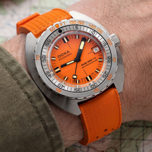 DOXA SUB 300 Ti5: l'iconico subacqueo in titanio Grado 5 e COSC